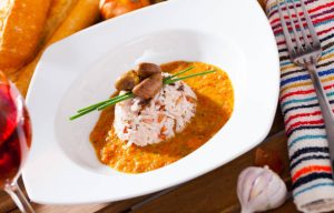 Fried chicken hearts with boiled rice and tomato cream sauce